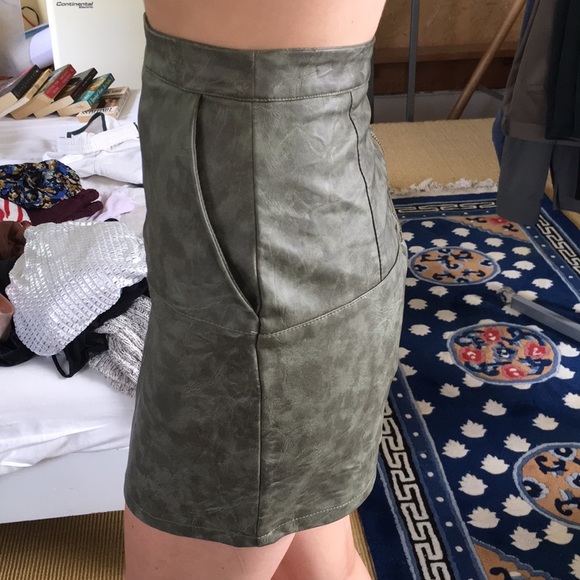 Green leather skirt - Picture 2 of 4